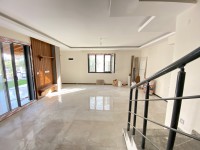 Doğanbey De Geniş Bahçeli Denize 300 M2 Mesafede Satılık 3+1 Villa