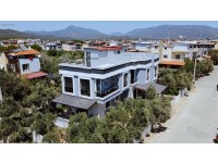 Doğanbey De Deniz Yakın Önü Yeşil Alan Köşe 3+1 Villa