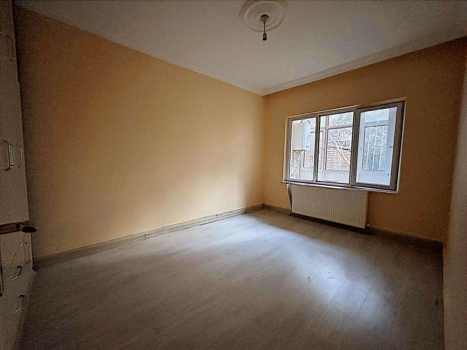 GAZİ LİSESİ KARŞISI ÇOOK GENİŞ ARA KAT FUL BAKIMLI FIRSAT DAİRE!