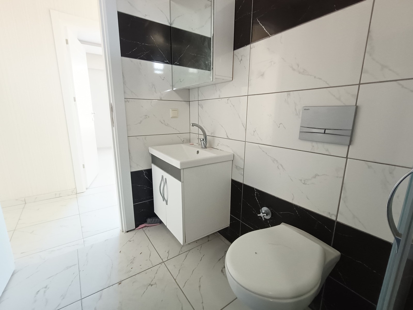SELÇUKLU PARSANA MH. REAL AVM VE STADYUM YAKINI 3+1 GENİŞ DAİRE.