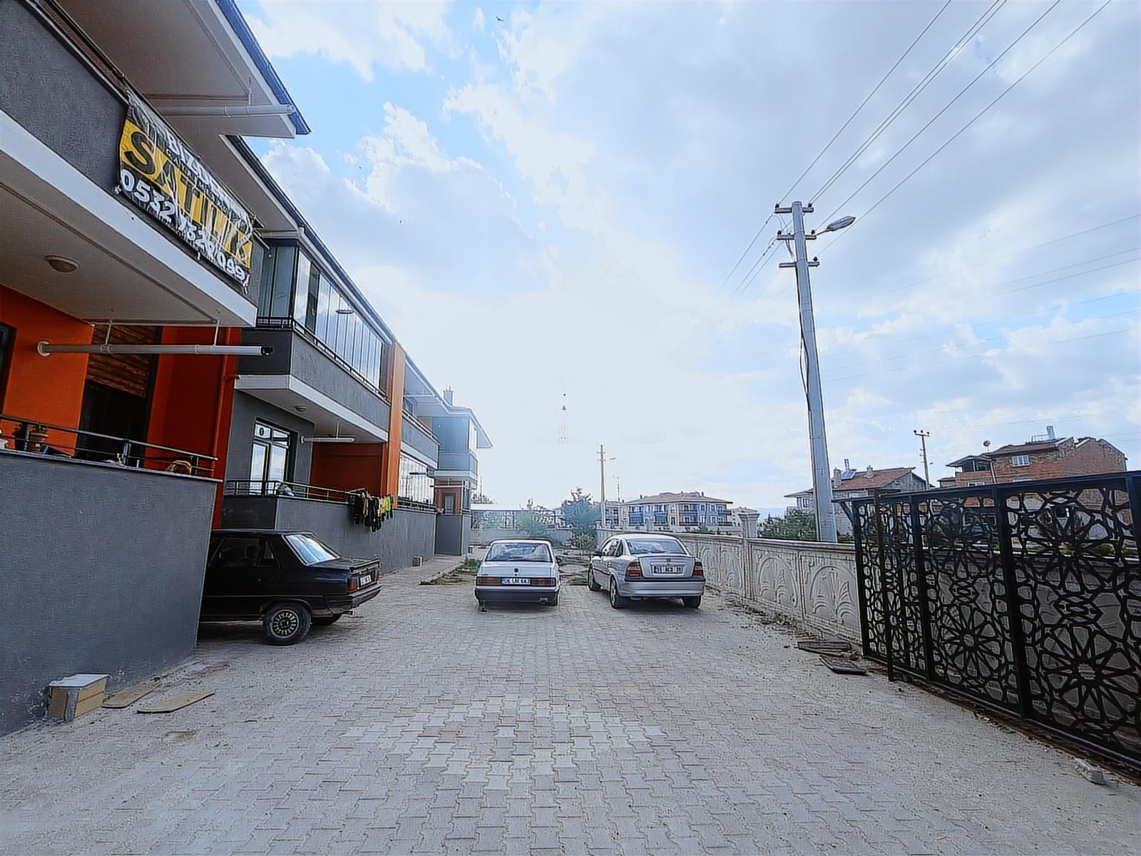 MERAM ALAKOVA MAH. 2+1 SIFIR GENİŞ BALKONLU OKUL YAKINI DAİRE...